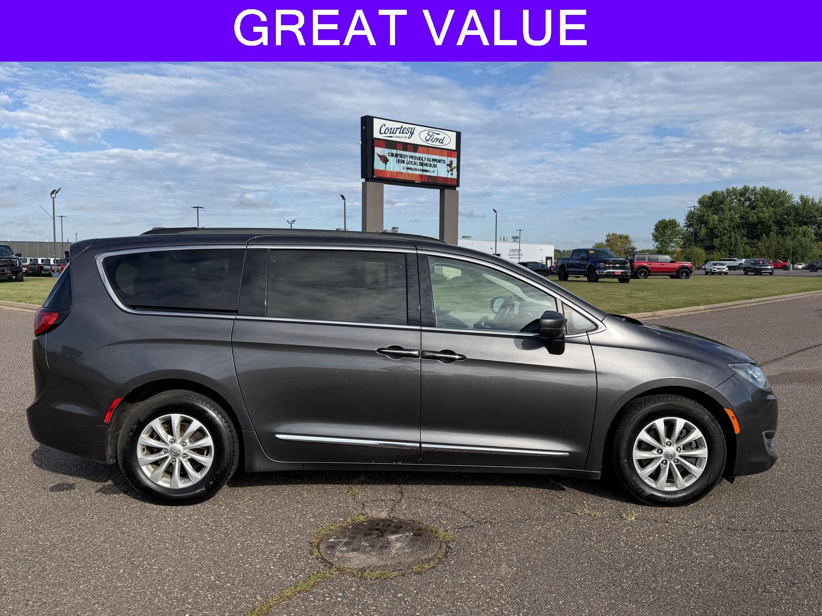 Gray (Granite Crystal Metallic Clearcoat) 2017 Chrysler Pacifica Minivan Front-Wheel Drive 9-Speed Automatic