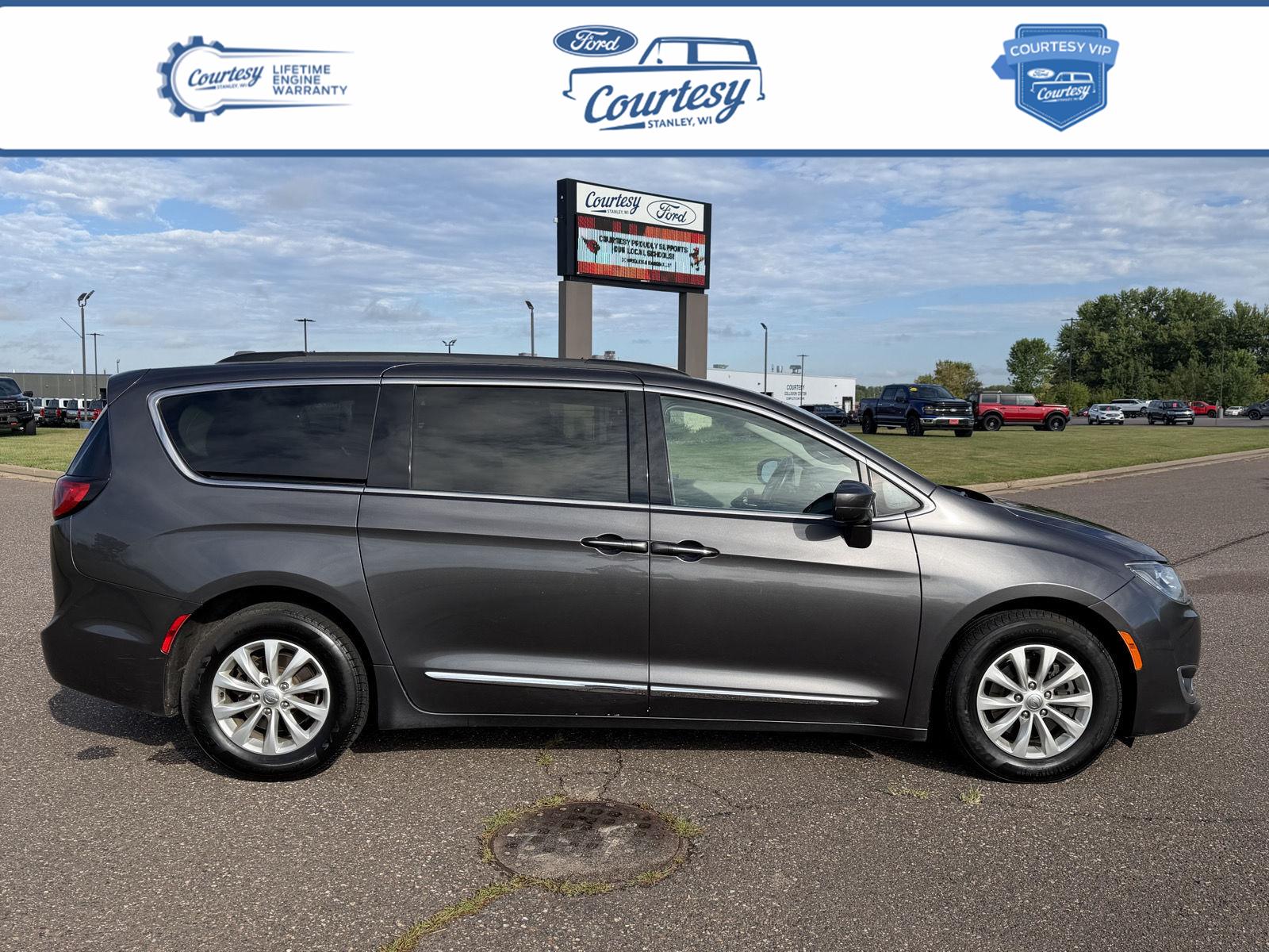 Gray (Granite Crystal Metallic Clearcoat) 2017 Chrysler Pacifica Minivan Front-Wheel Drive 9-Speed Automatic