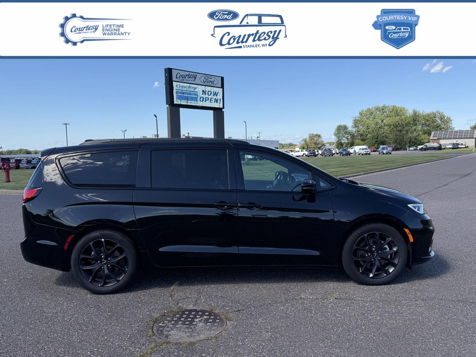 2025 Chrysler Pacifica Limited FWD