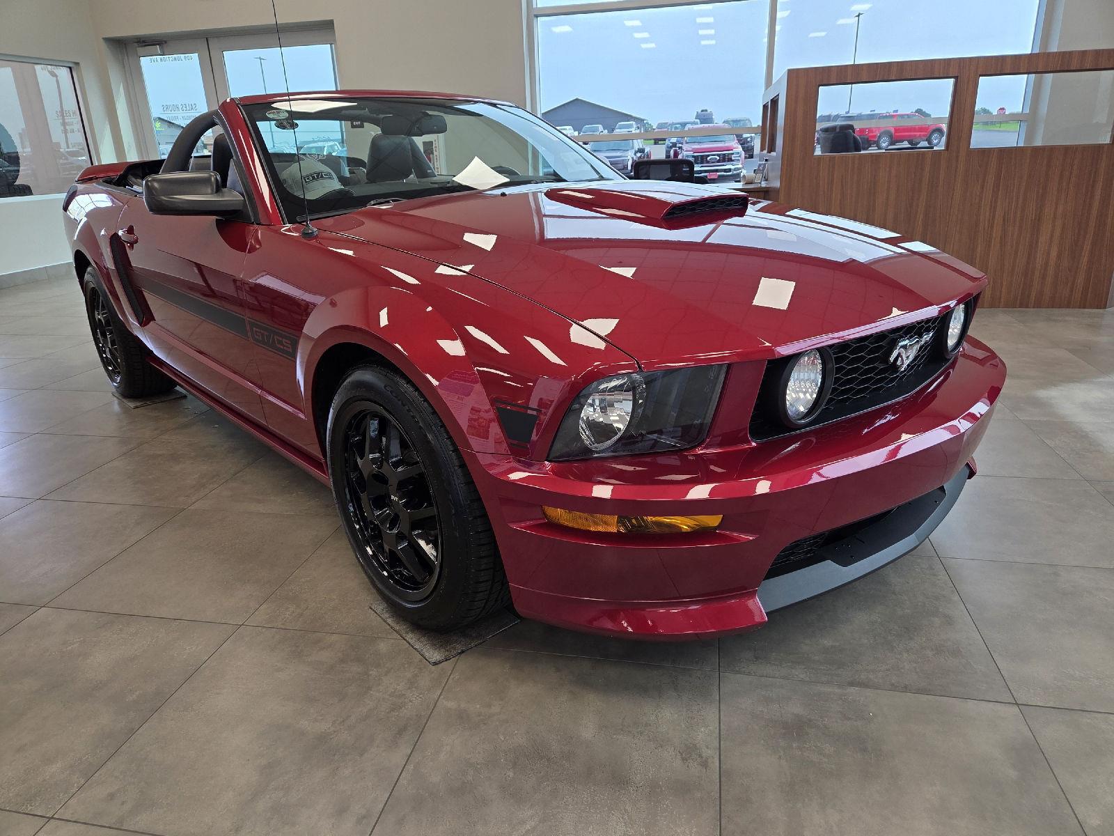  2007 Ford Mustang Convertible Rear-Wheel Drive 5-Speed Manual