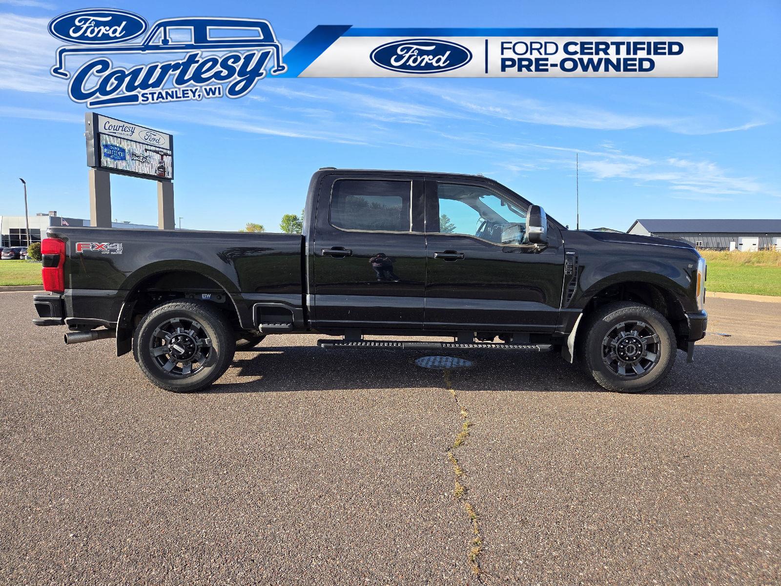  2023 Ford F-350 Super Duty Lariat Crew Cab 4WD   