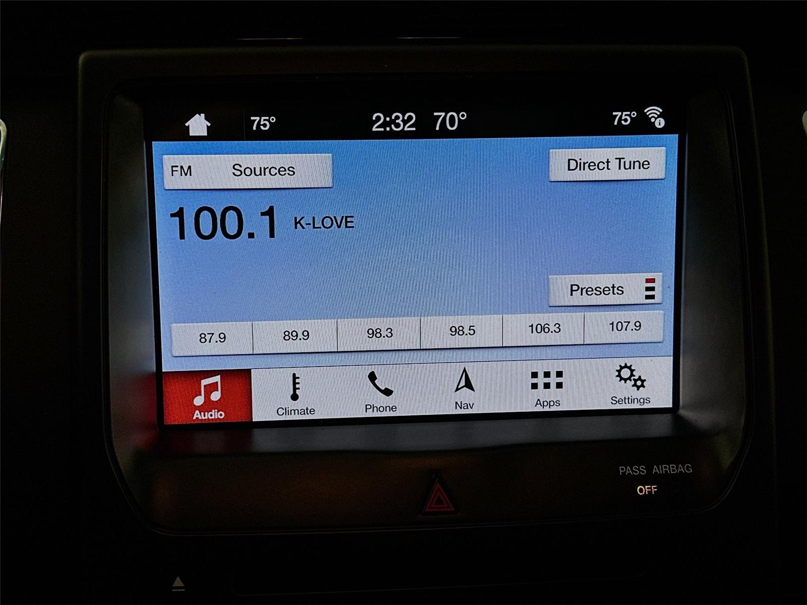 View vehicle photo 7