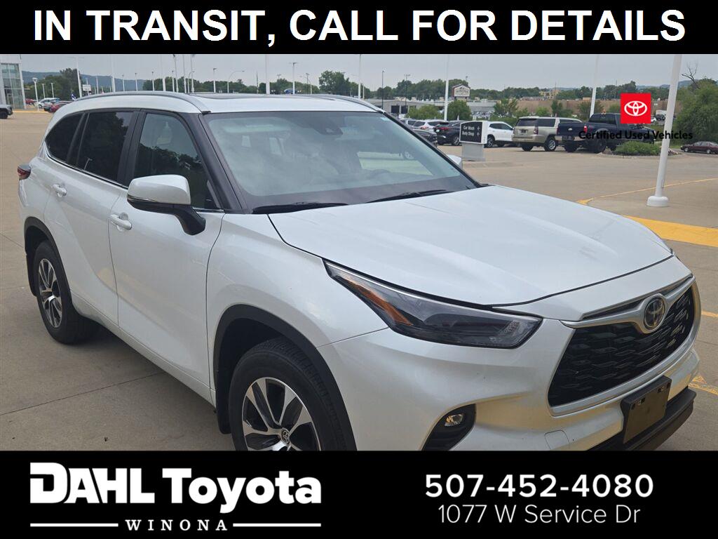 White (Wind Chill Pearl) 2023 Toyota Highlander SUV / Crossover All-Wheel Drive 8-Speed Automatic