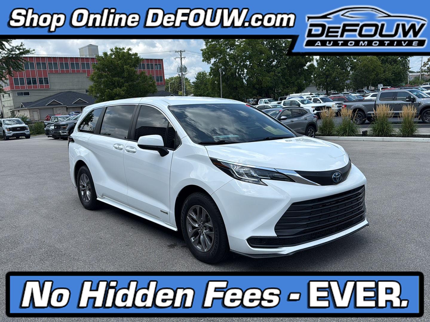 Super White 2021 Toyota Sienna Minivan Front-Wheel Drive Continuously Variable Transmission
