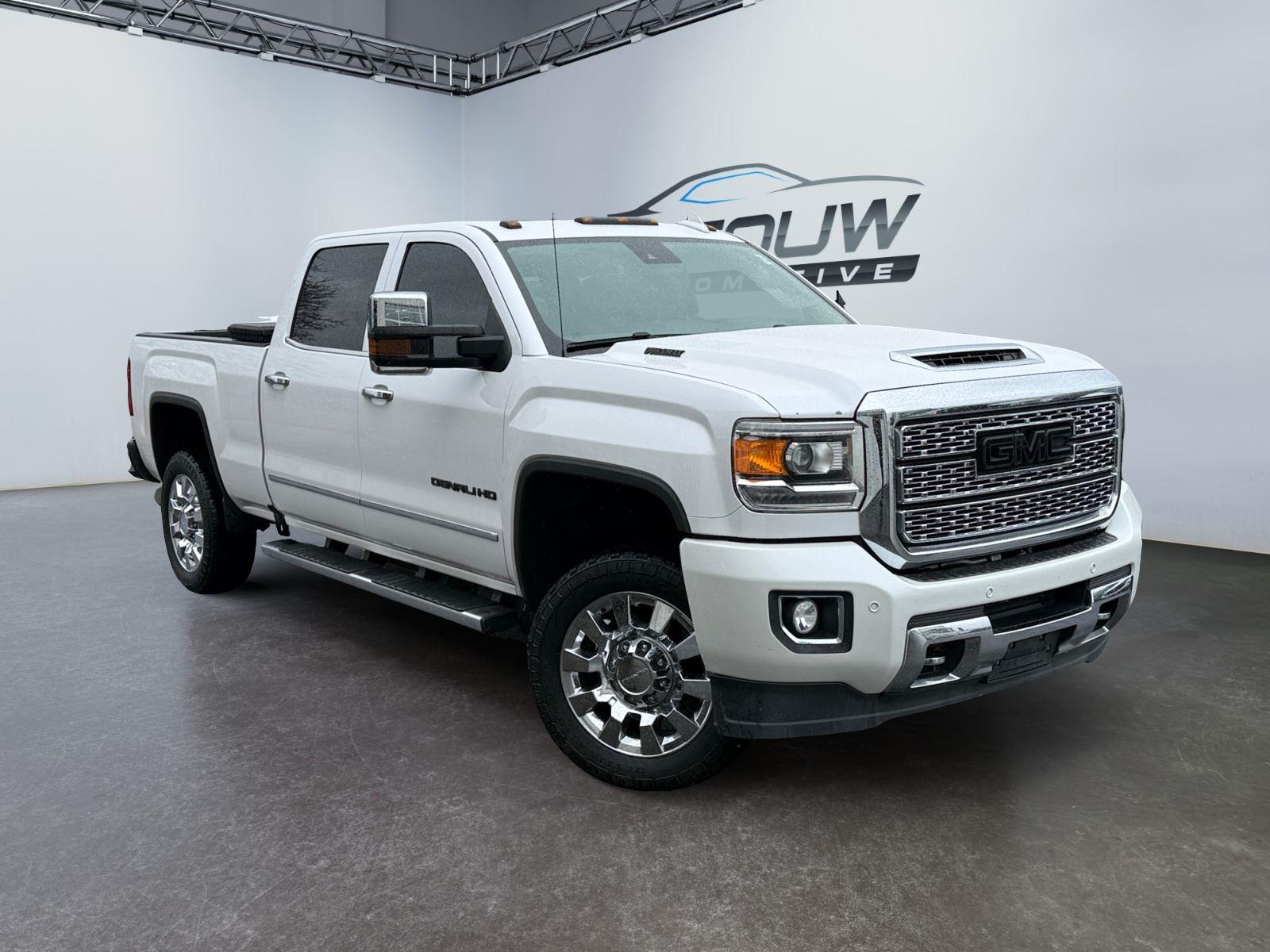 White Frost Tricoat 2018 GMC Sierra 2500HD Denali Crew Cab SB 4WD Pickup Truck Four-Wheel Drive 6-Speed Automatic