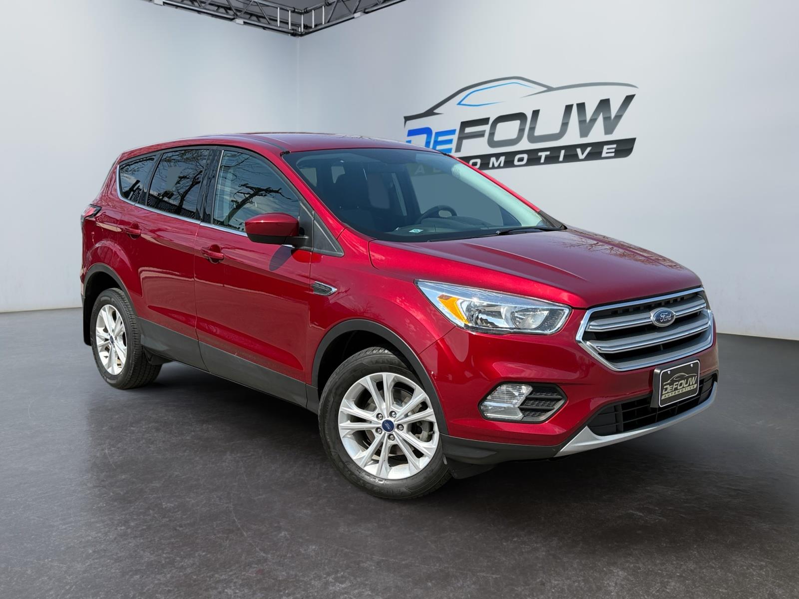 Ruby Red Metallic Tinted Clearcoat 2017 Ford Escape SE FWD SUV / Crossover Front-Wheel Drive 6-Speed Automatic
