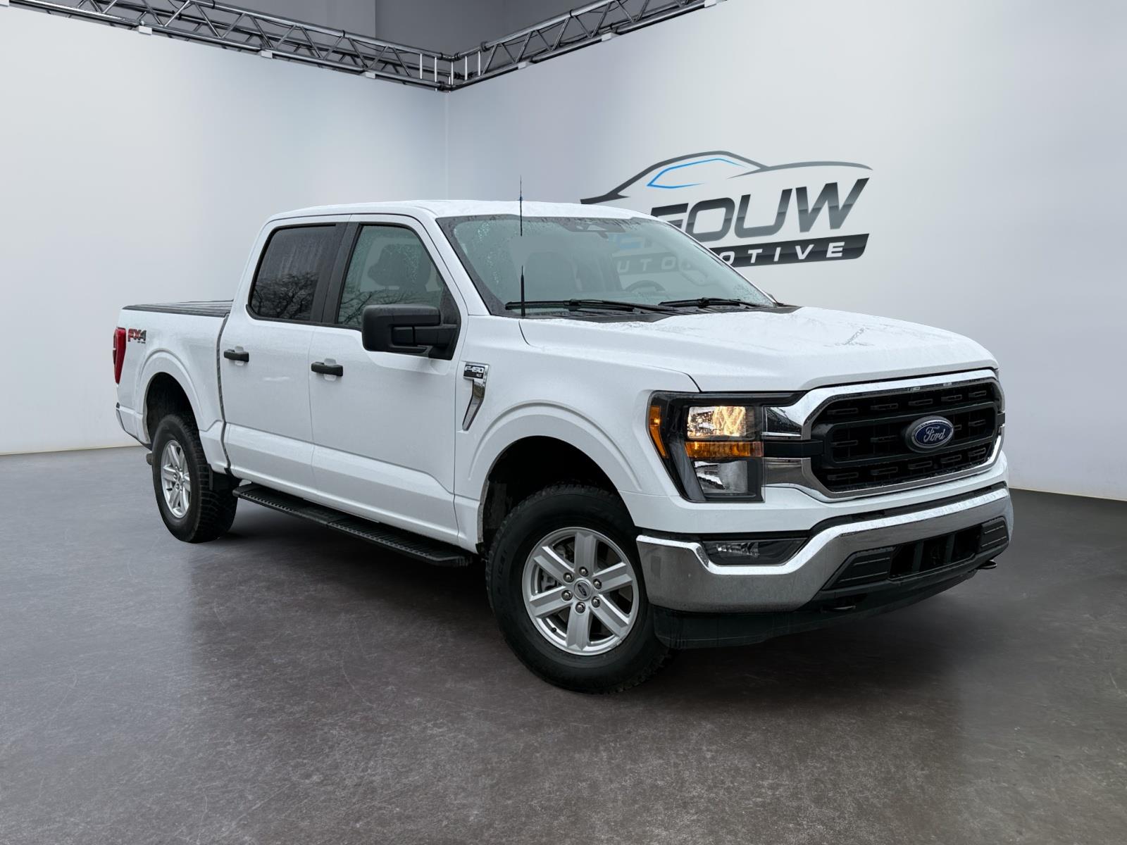 Oxford White 2023 Ford F-150 XLT SuperCrew 4WD Pickup Truck Four-Wheel Drive Automatic