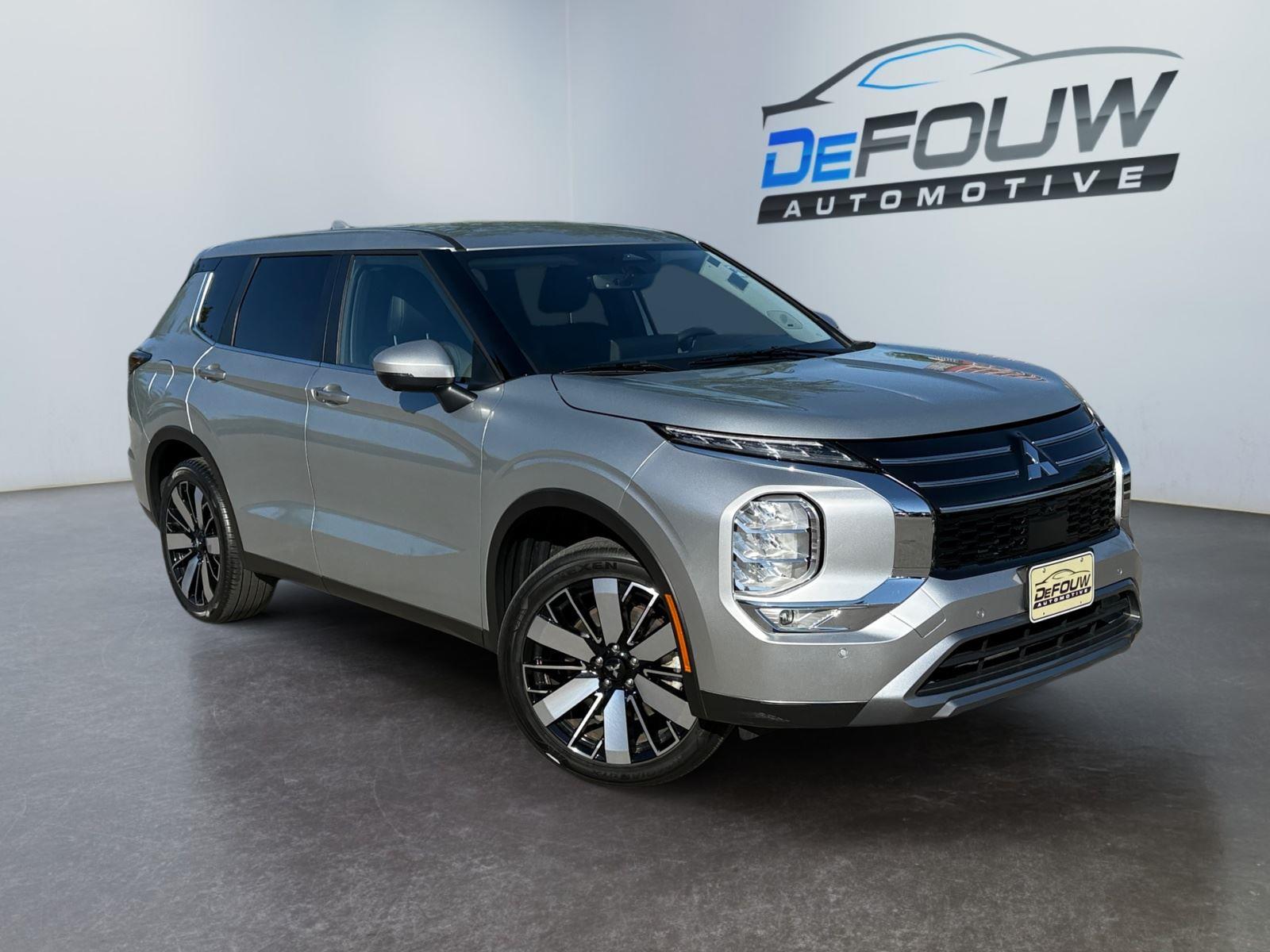 Alloy Silver Metallic 2025 Mitsubishi Outlander SE FWD SUV / Crossover Front-Wheel Drive Continuously Variable Transmission