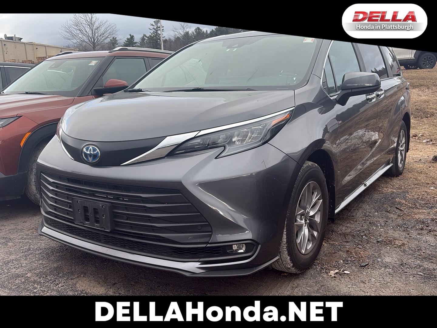 2025 Toyota Sienna XLE 7-Passenger AWD