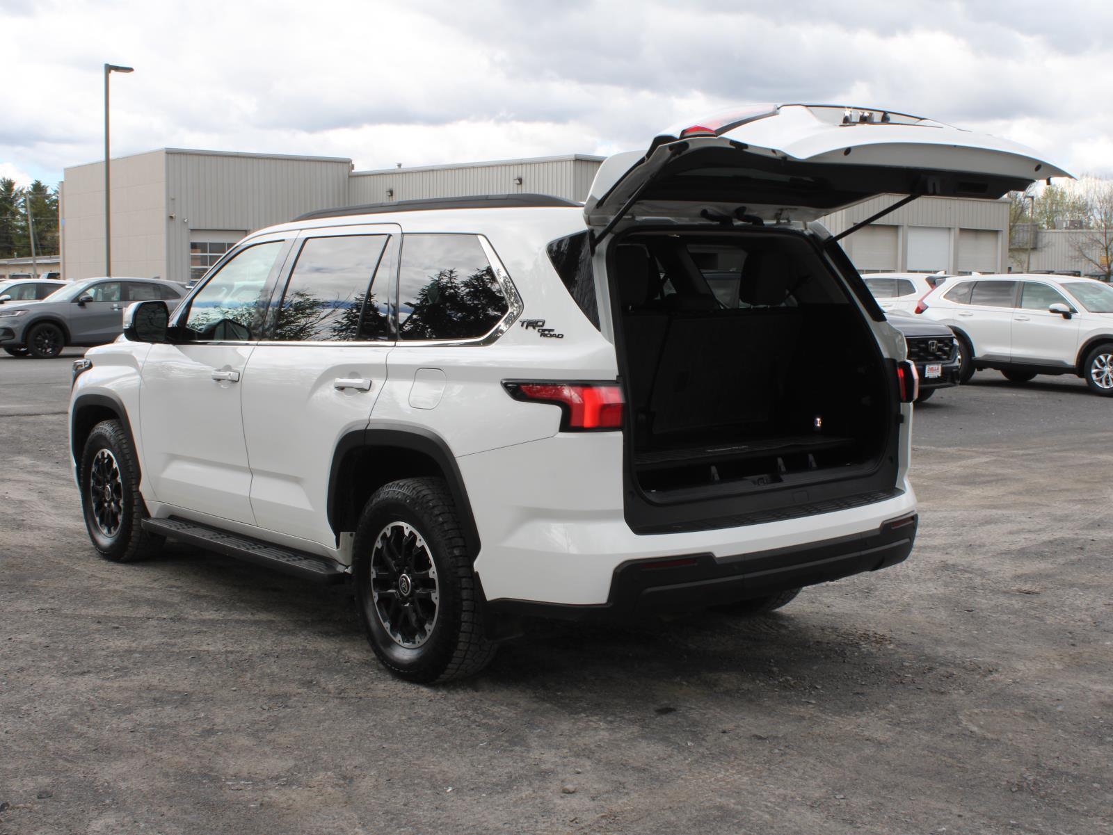 View vehicle photo 7