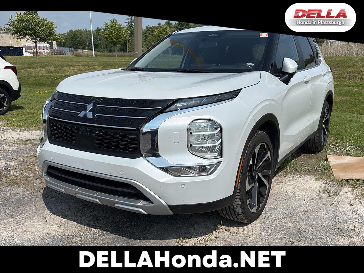 White 2024 Mitsubishi Outlander SUV / Crossover All-Wheel Drive Automatic