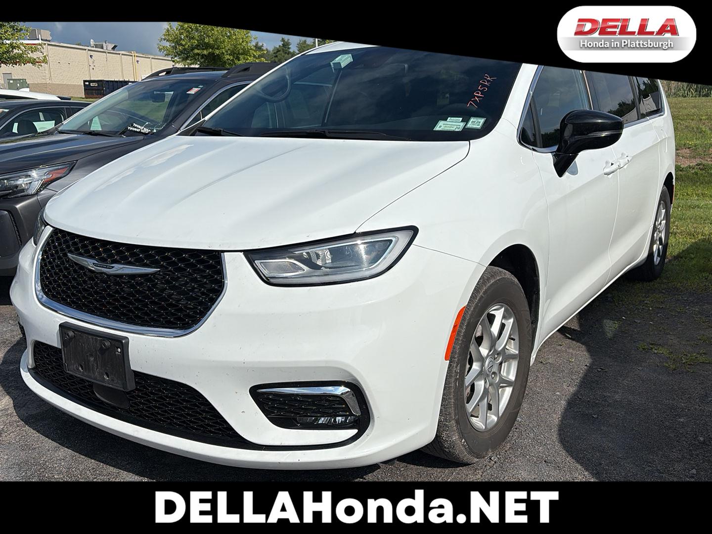 Bright White Clearcoat 2026 Chrysler Pacifica Minivan Front-Wheel Drive 9-Speed Automatic