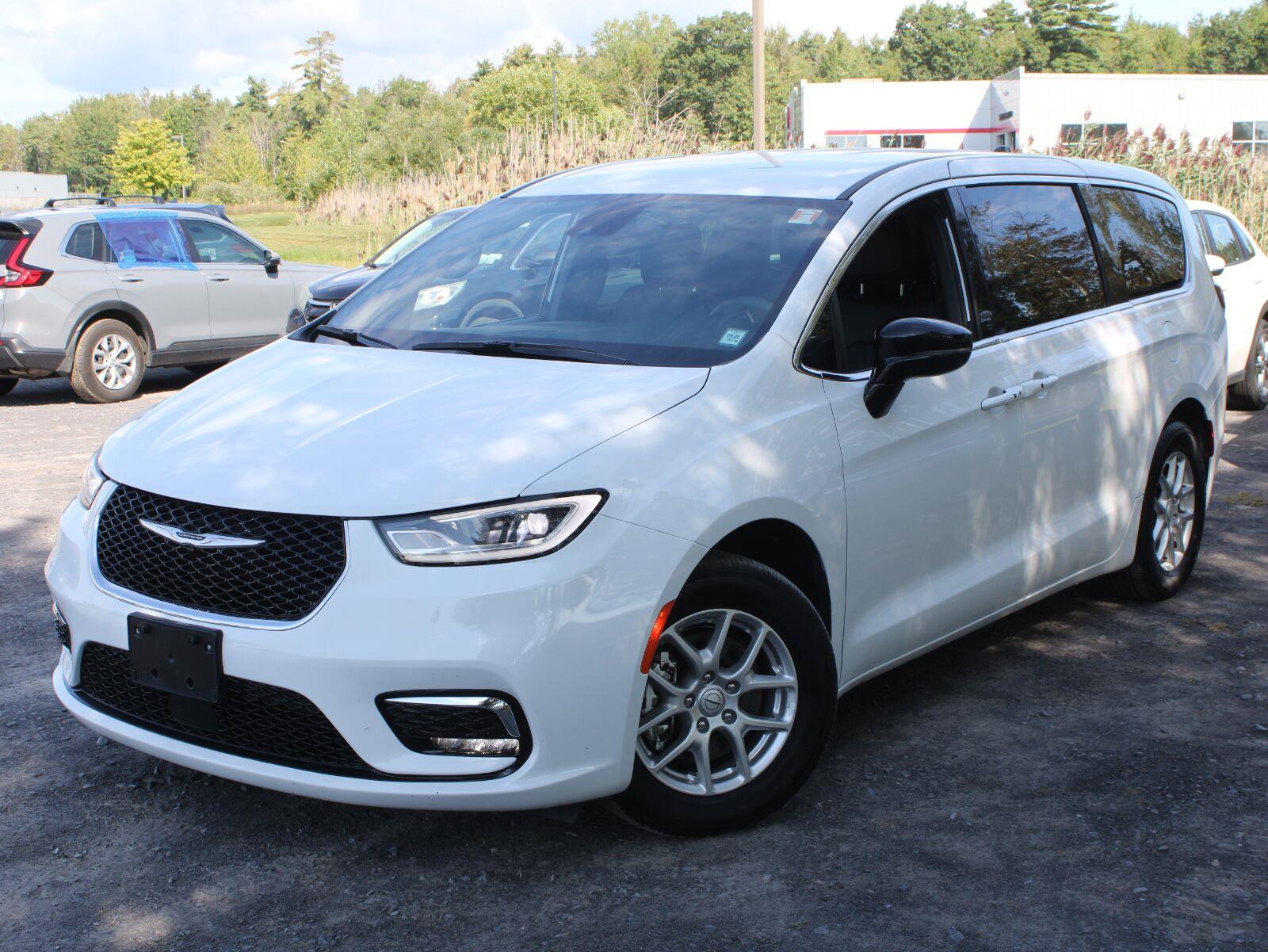 2026 Chrysler Pacifica Select FWD