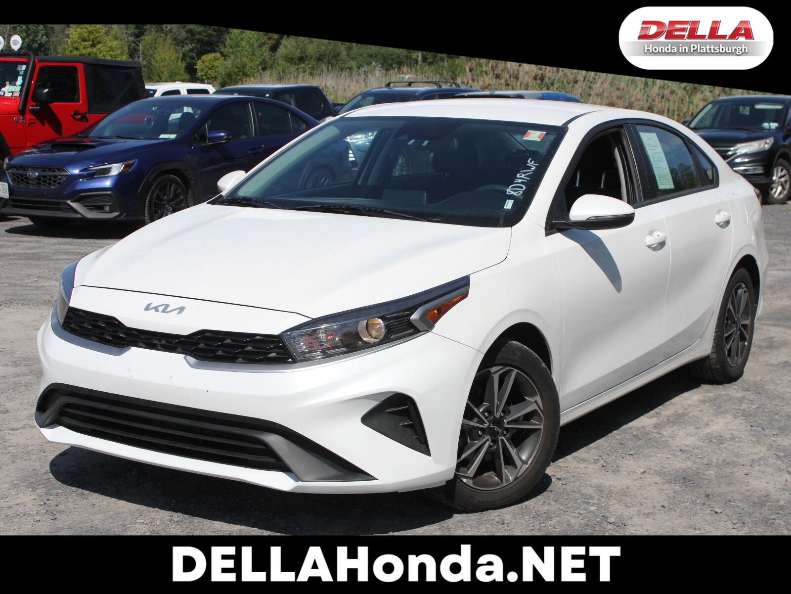Snow White Pearl 2023 Kia Forte Sedan Front-Wheel Drive Continuously Variable Transmission