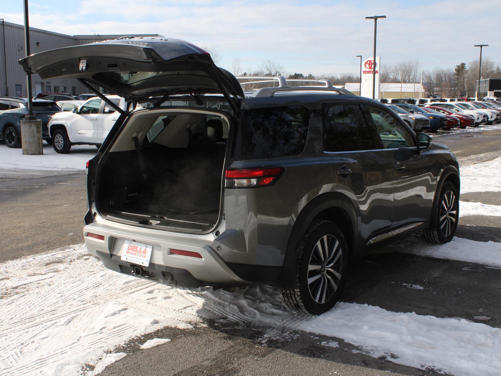 View vehicle photo 7