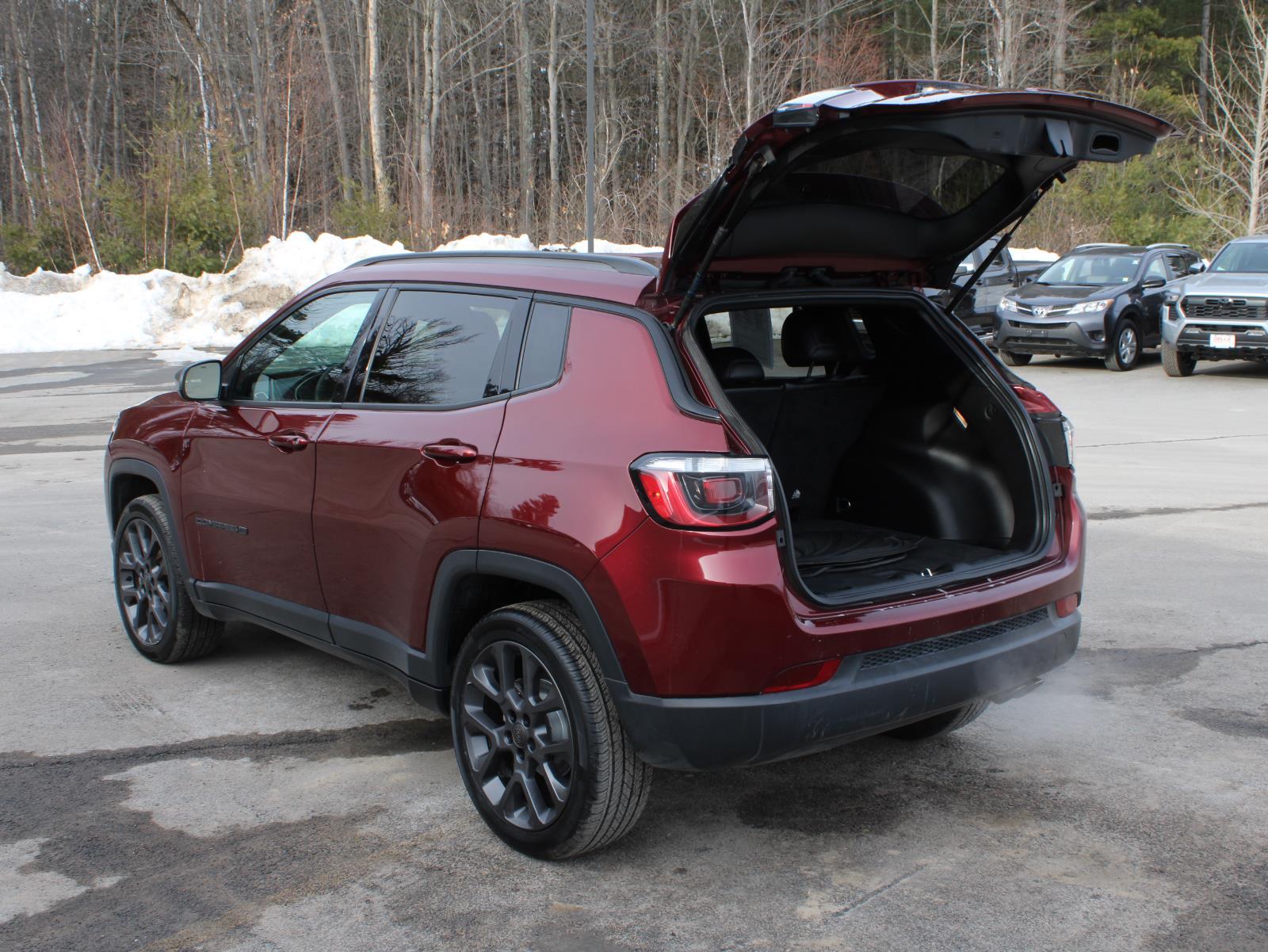 View vehicle photo 7