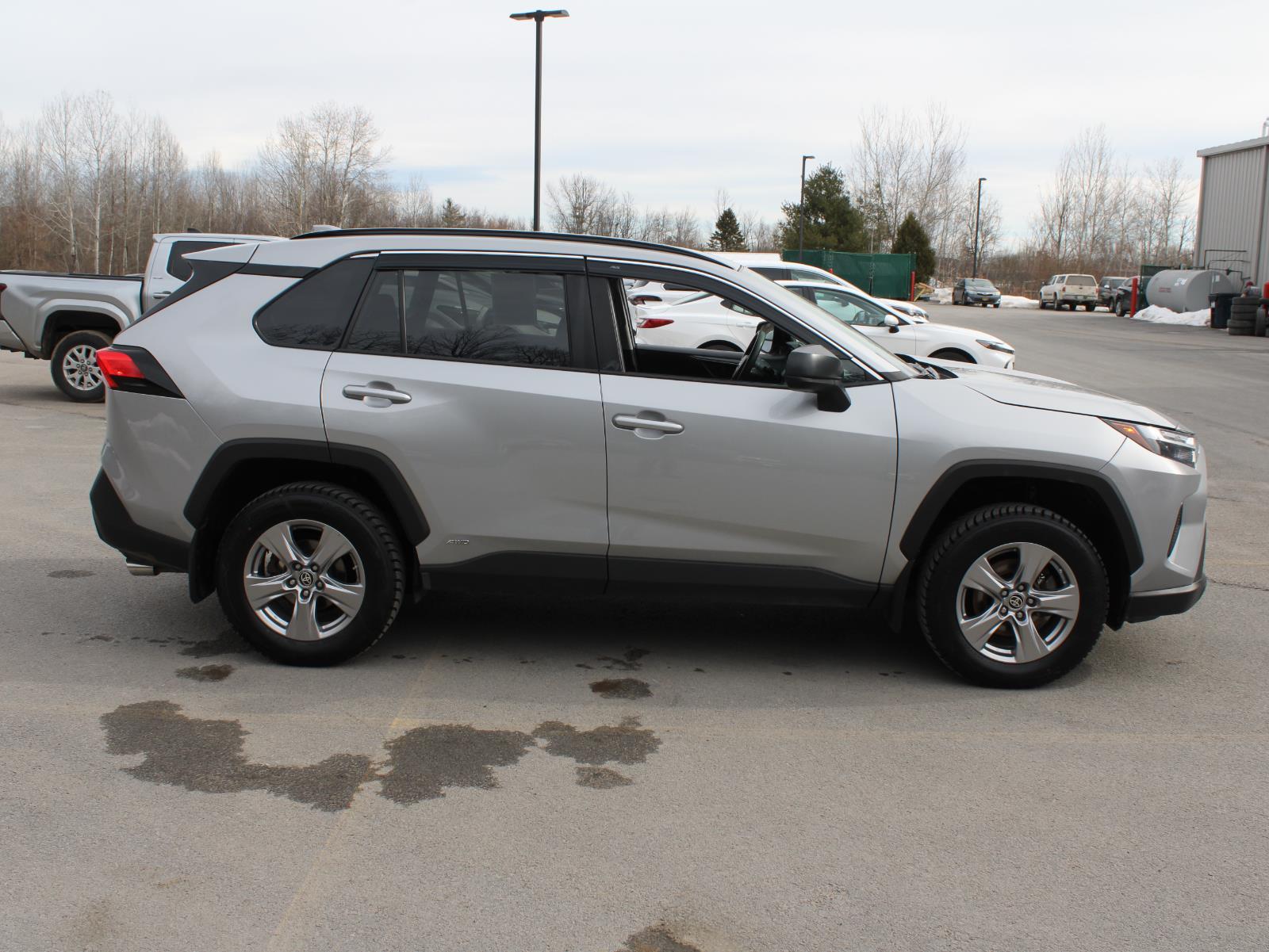 View vehicle photo 4