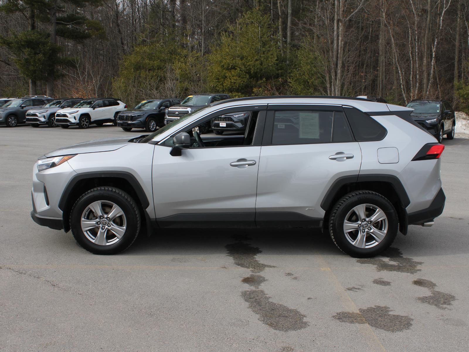 View vehicle photo 5