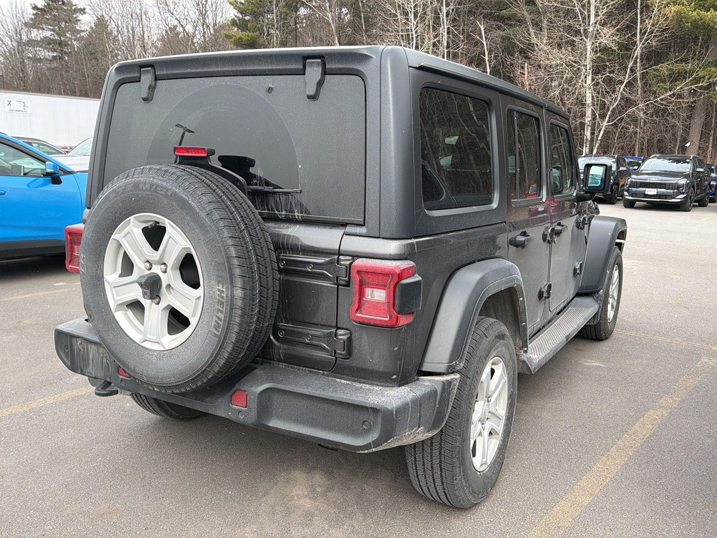 View vehicle photo 7