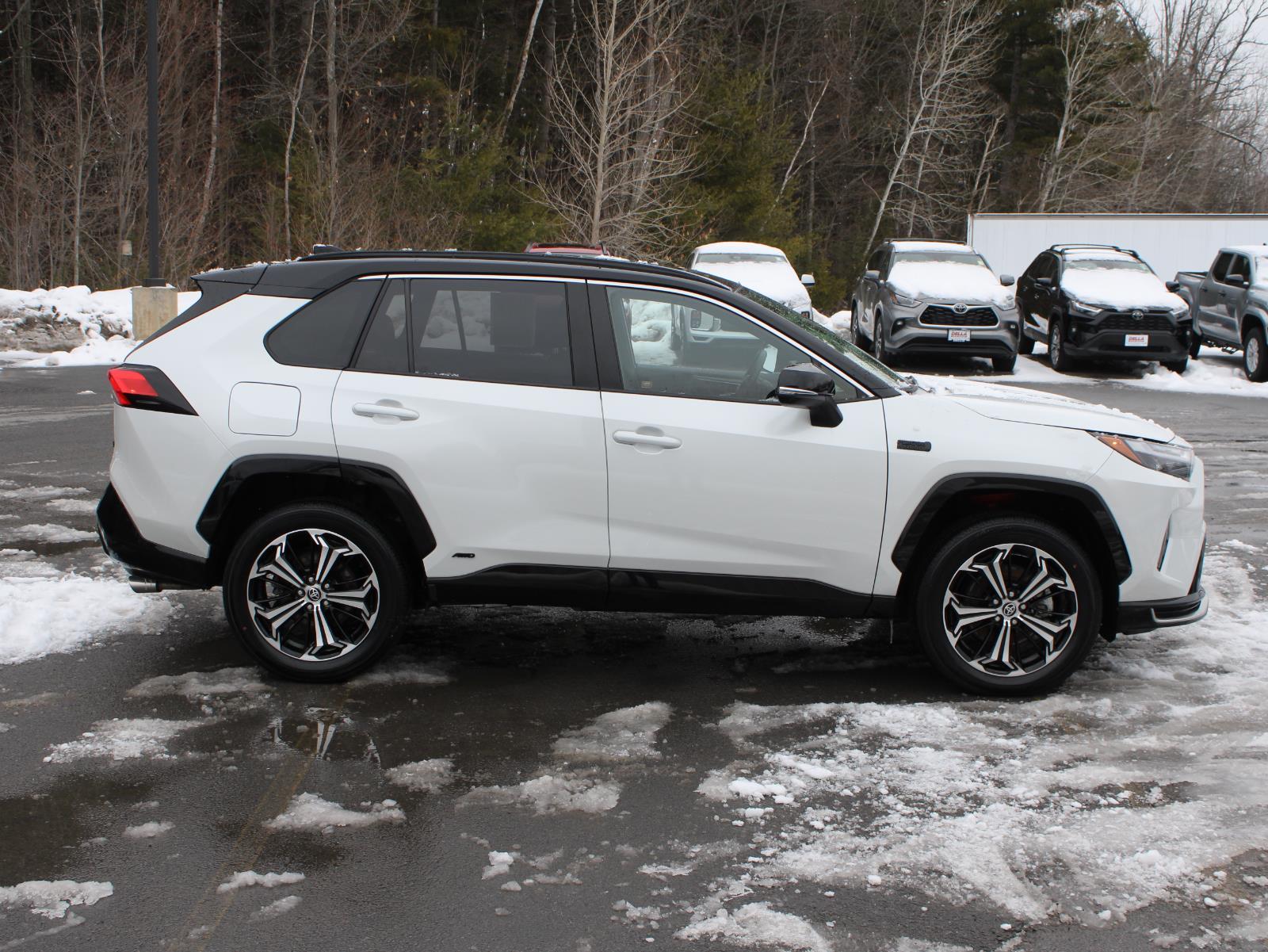 View vehicle photo 4