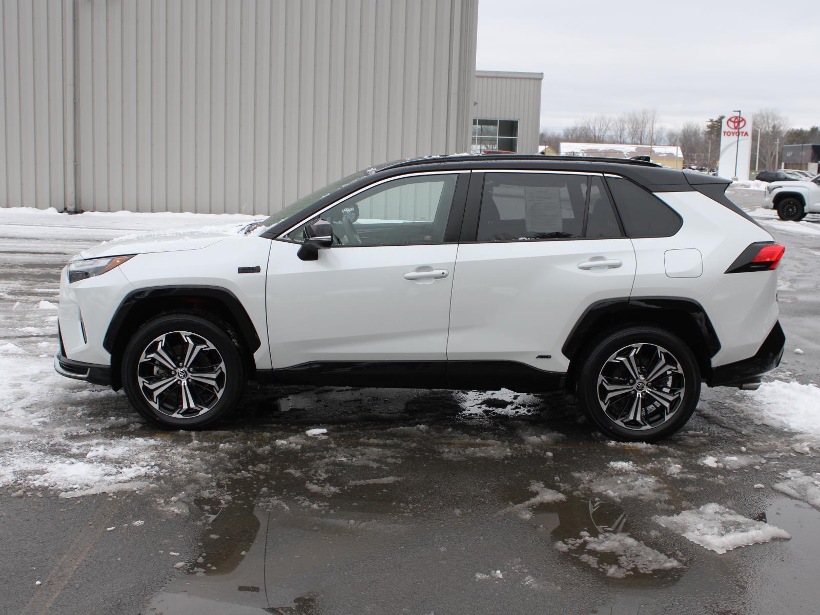 View vehicle photo 5