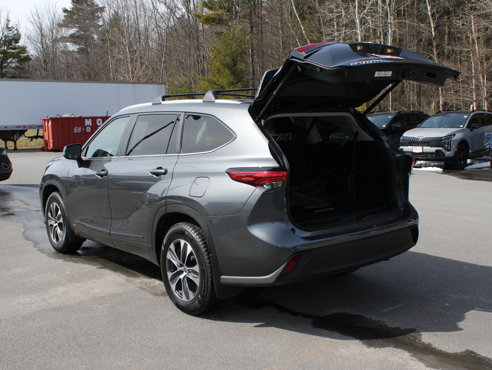 View vehicle photo 7