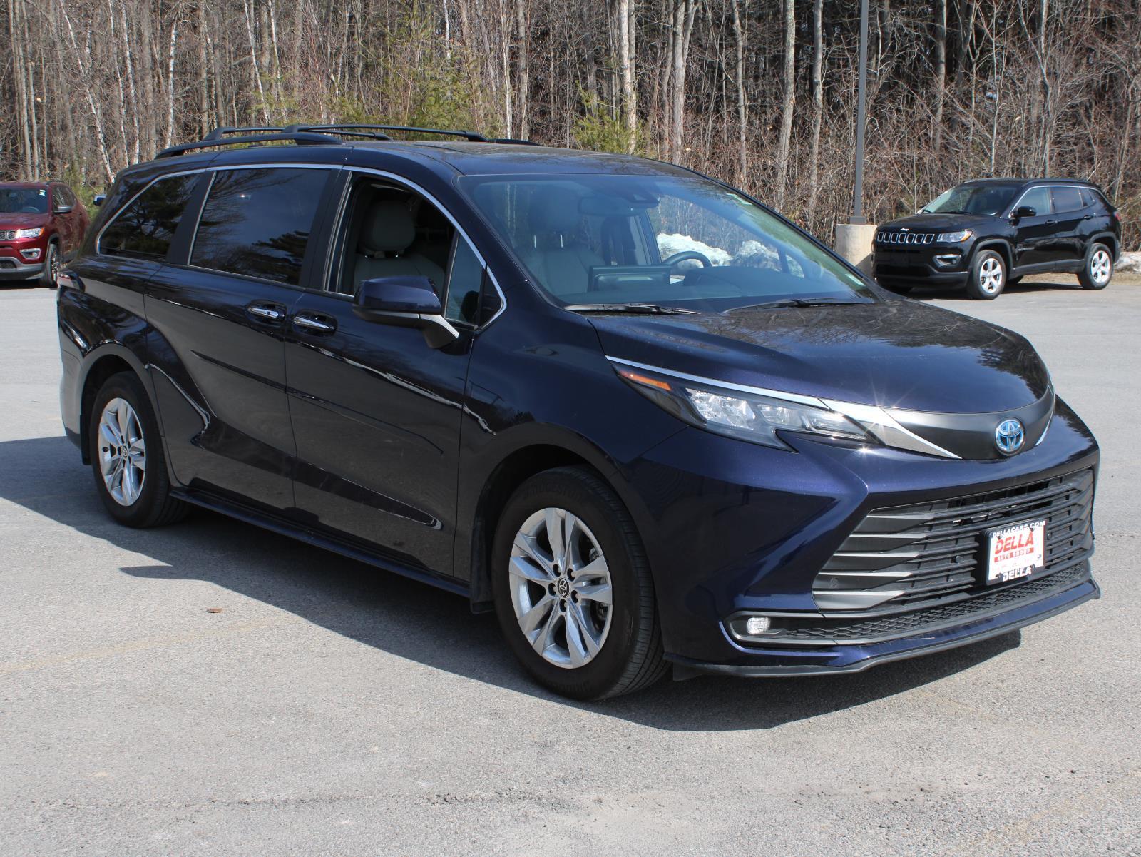 View vehicle photo 3