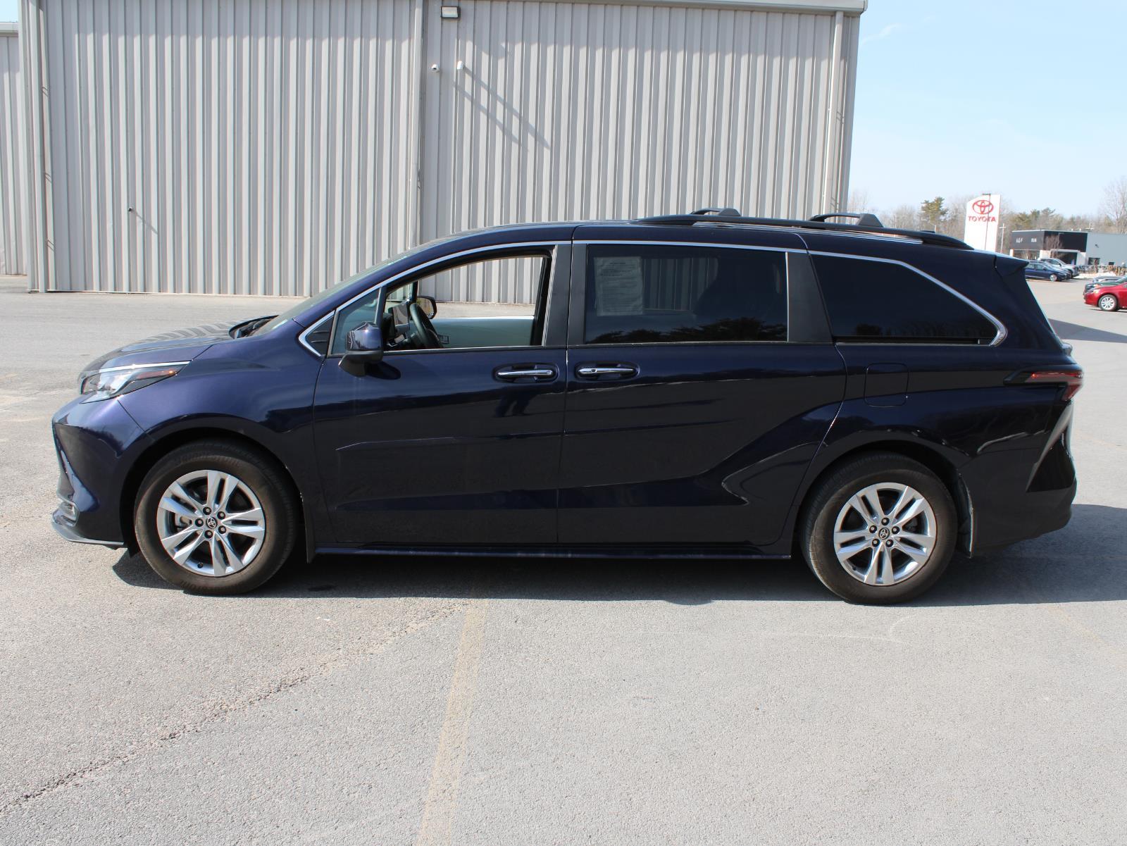 View vehicle photo 5