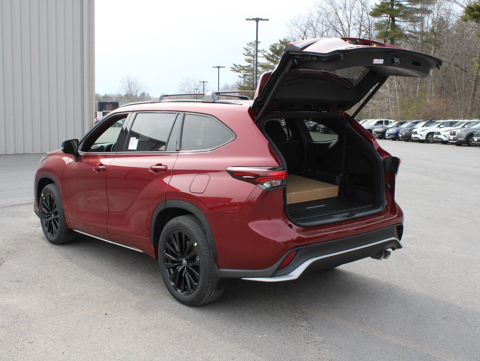 View vehicle photo 7