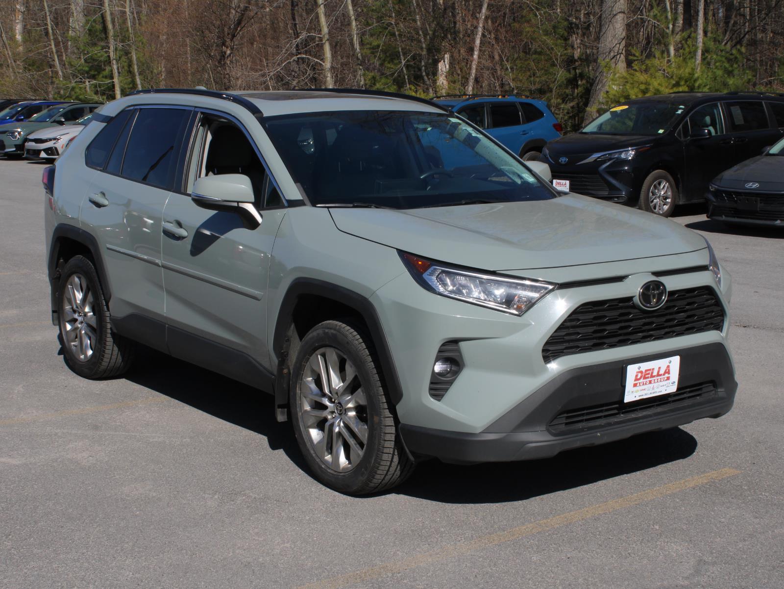 View vehicle photo 3