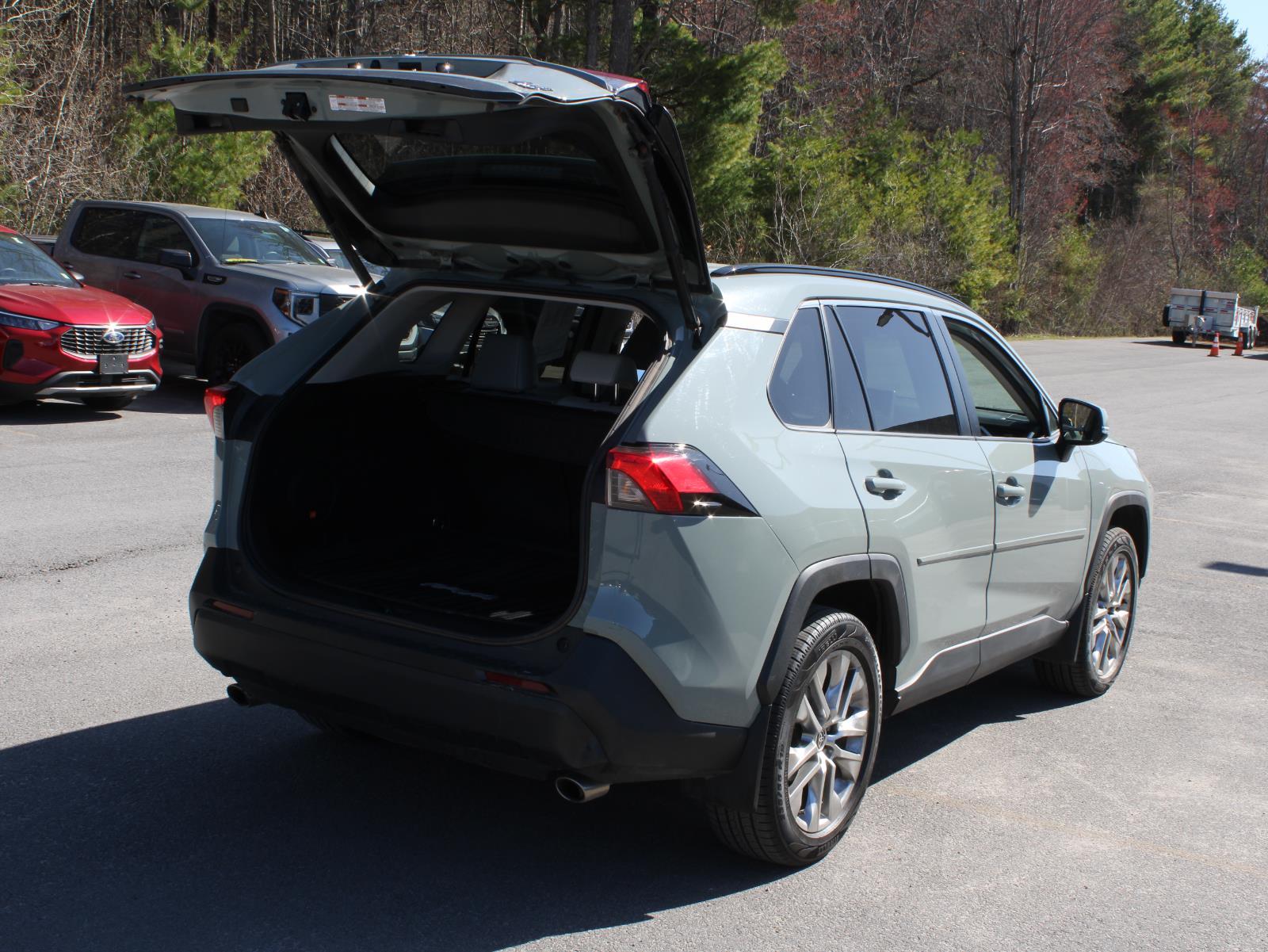 View vehicle photo 7