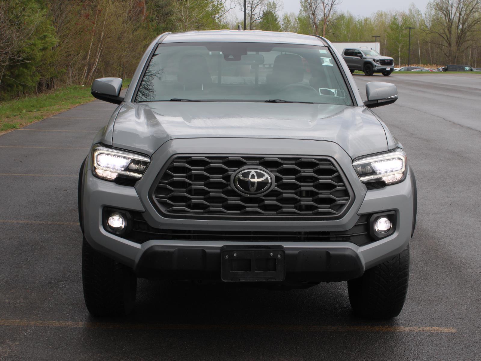 View vehicle photo 2