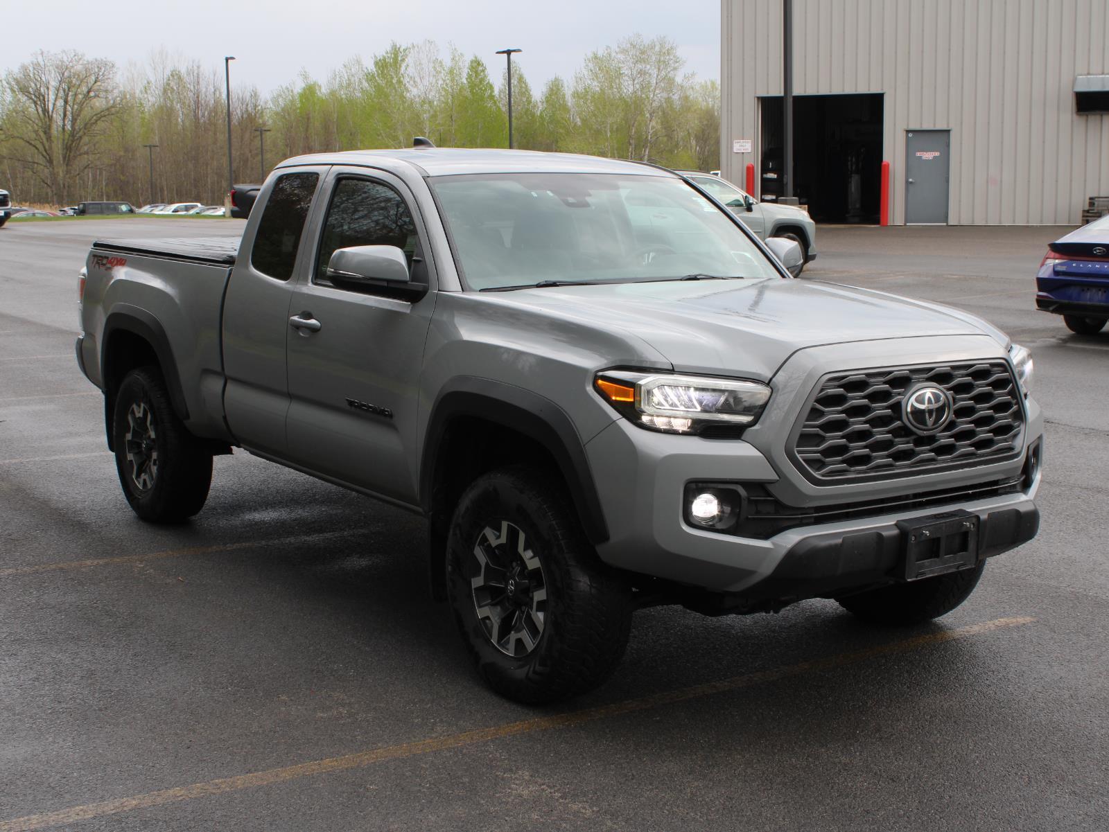 View vehicle photo 3