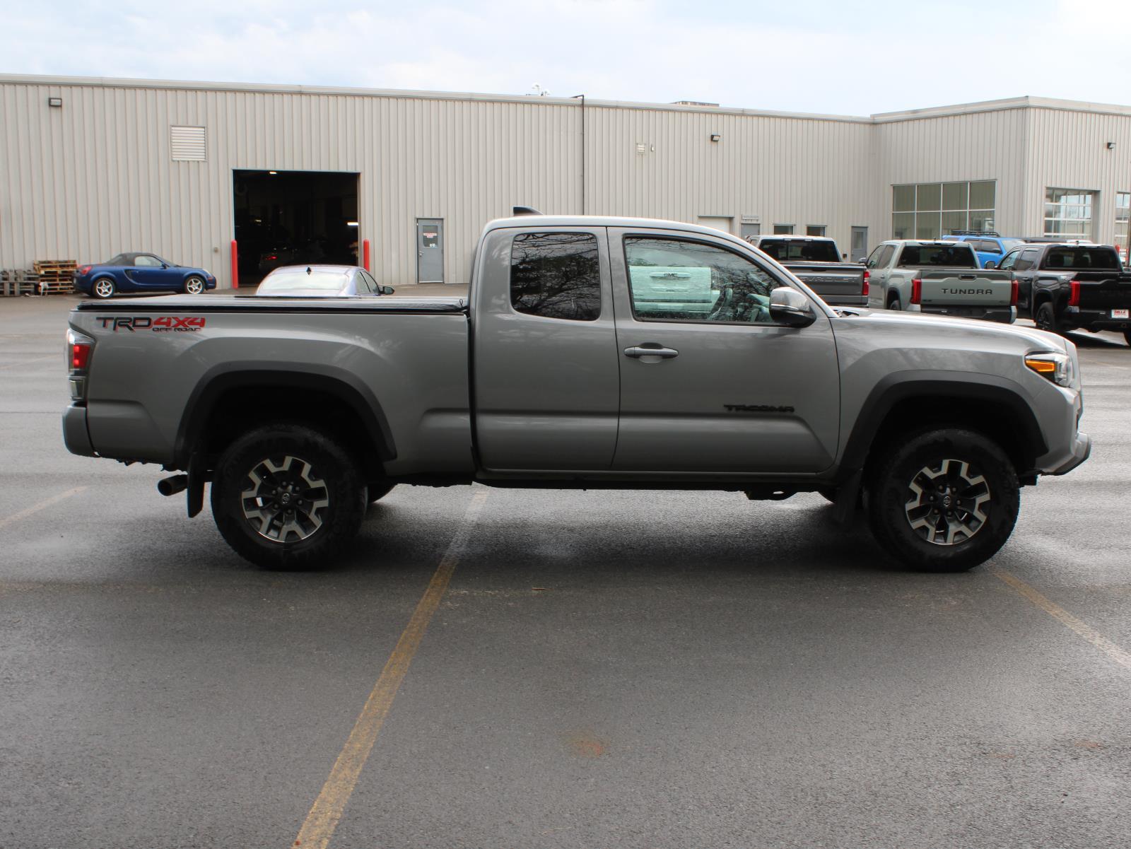 View vehicle photo 4