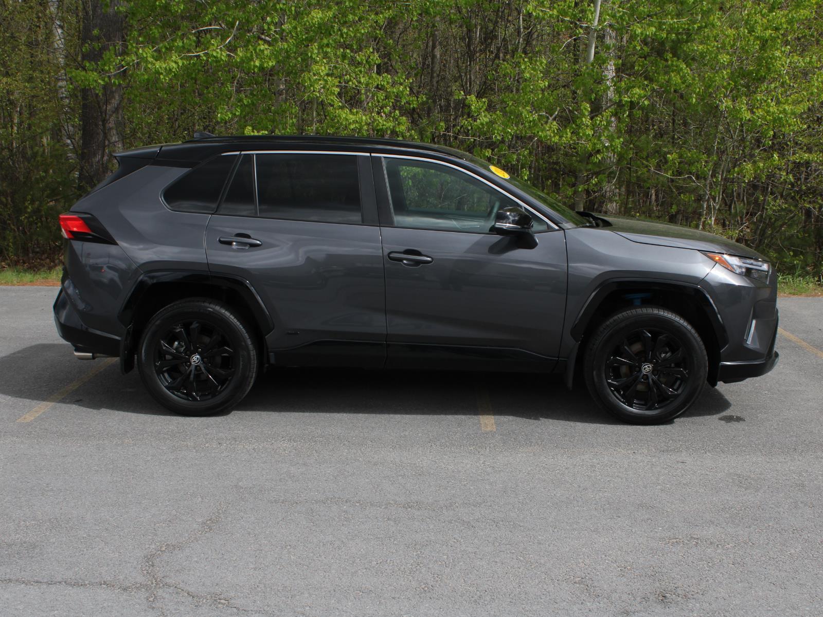 View vehicle photo 4