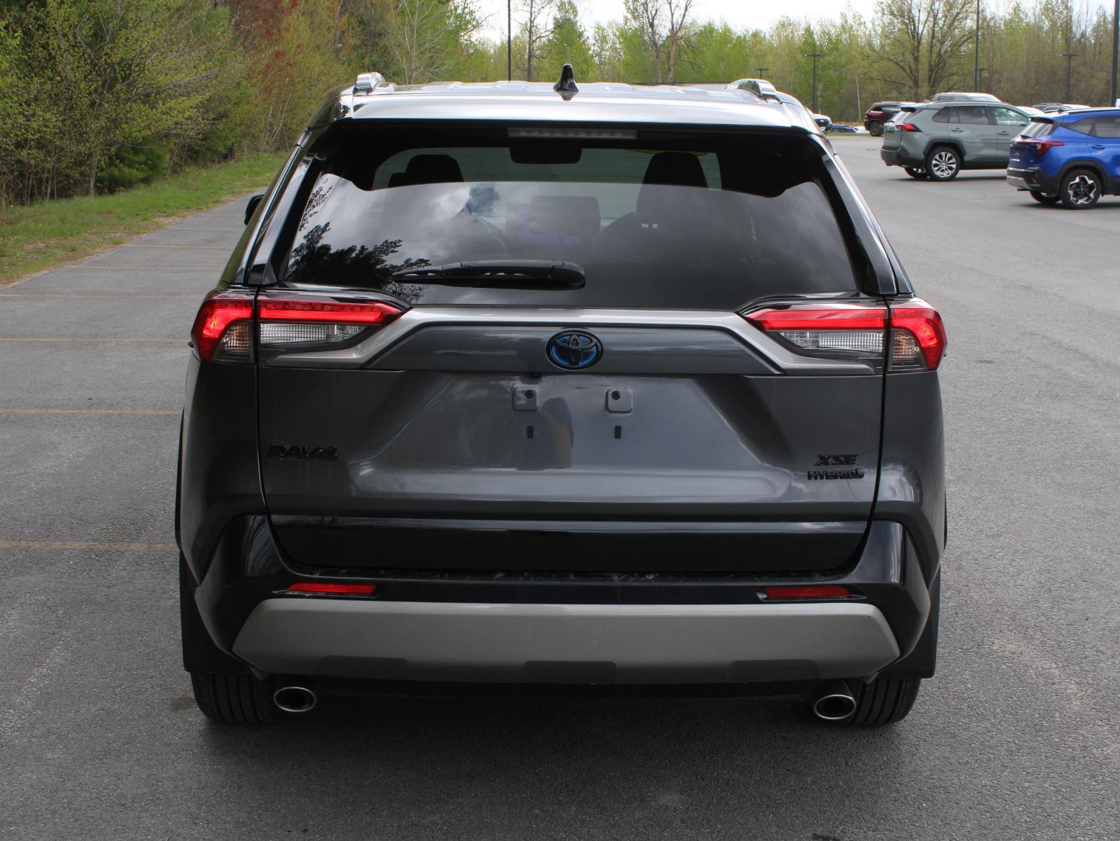 View vehicle photo 6