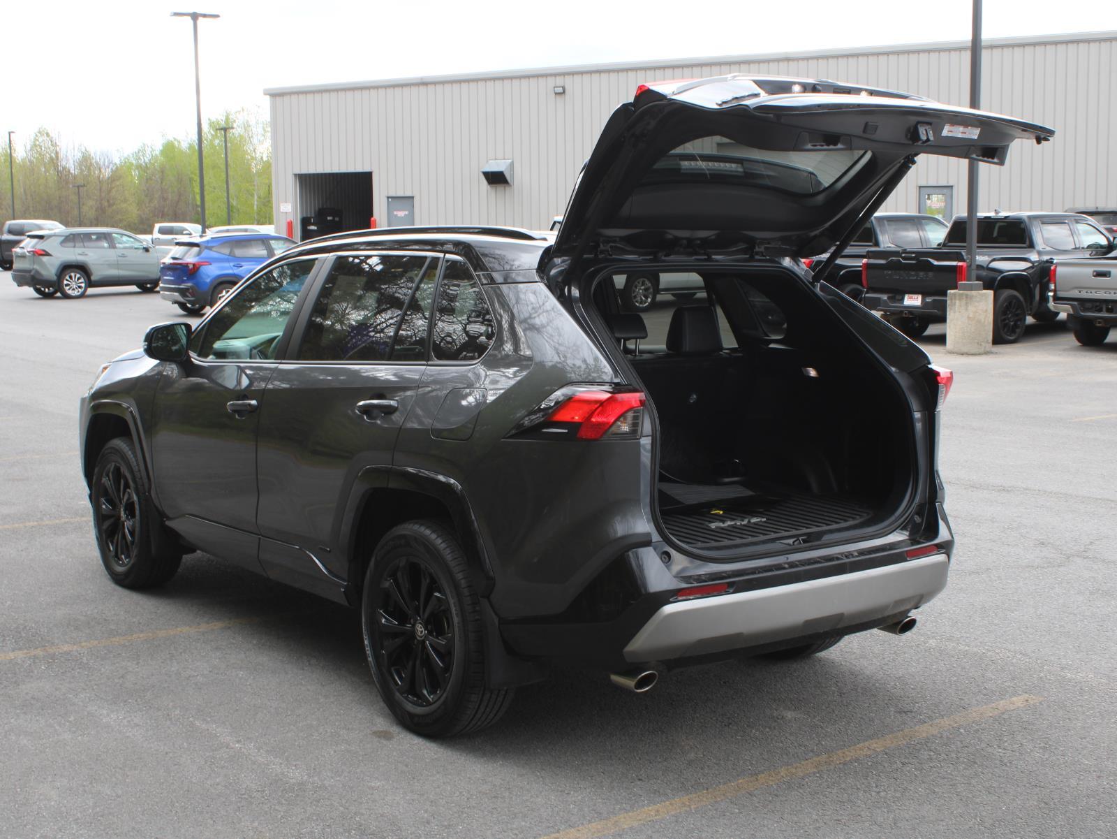 View vehicle photo 7