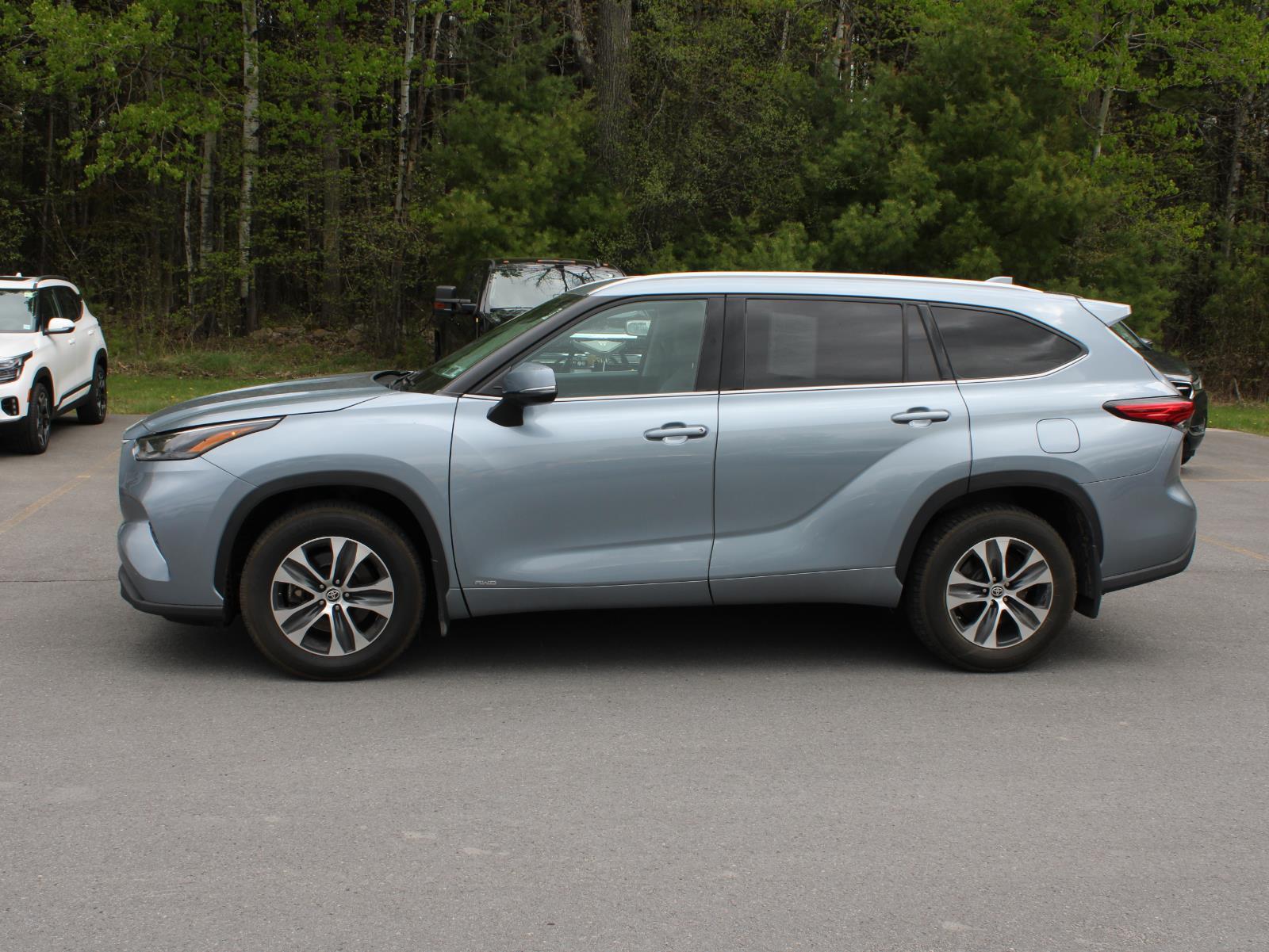 View vehicle photo 5