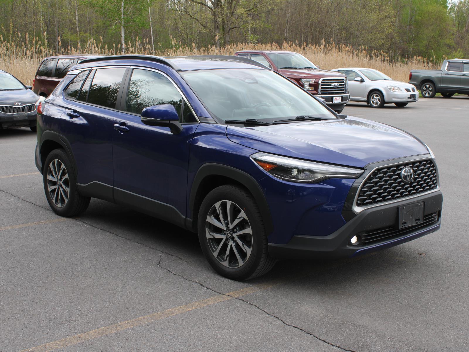 View vehicle photo 3