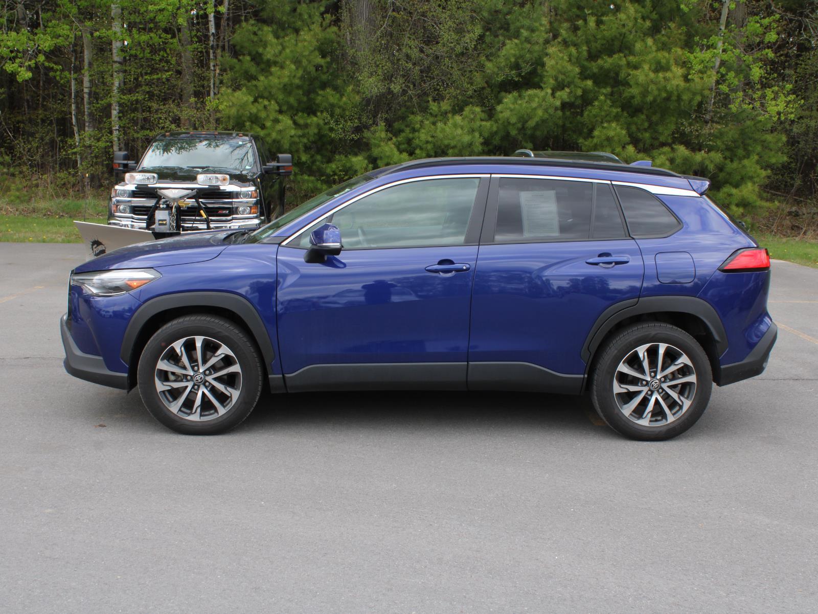 View vehicle photo 5