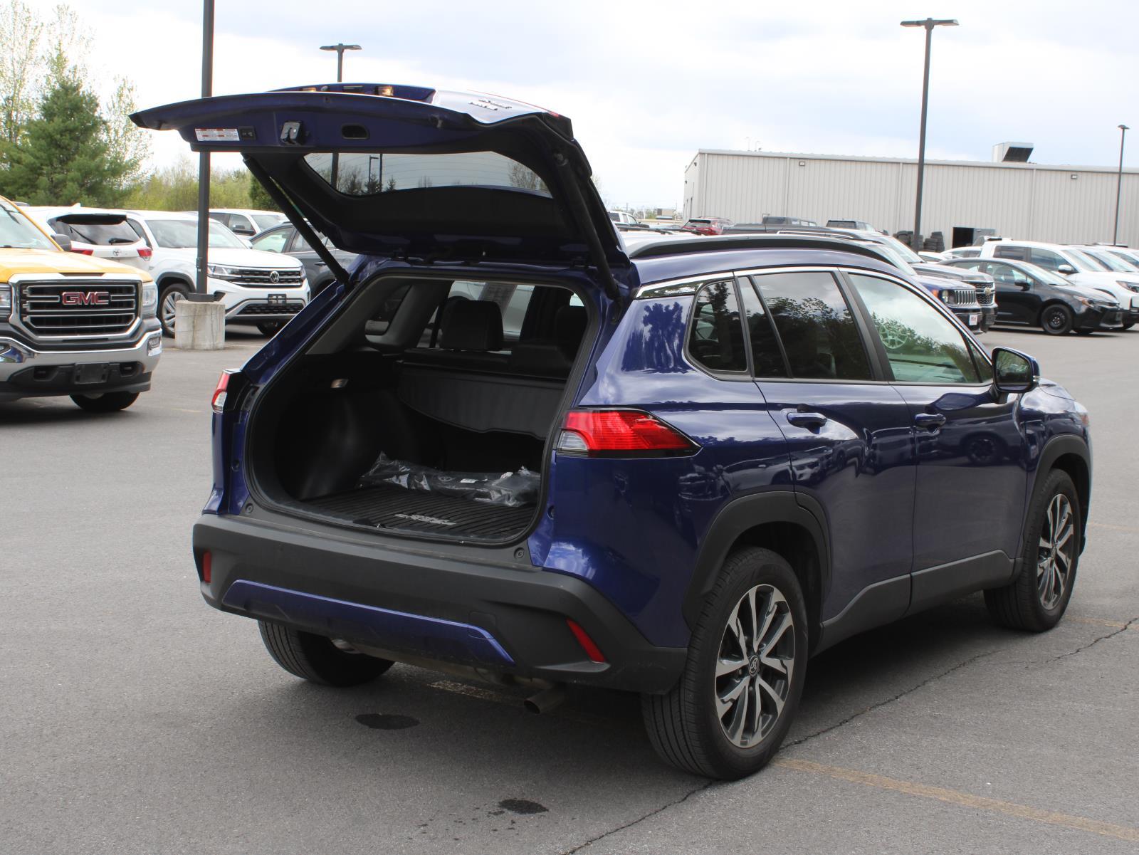 View vehicle photo 7
