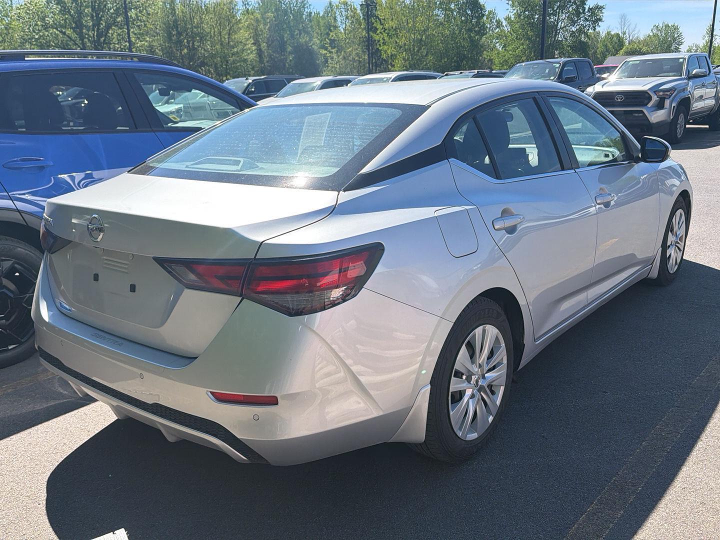 View vehicle photo 7