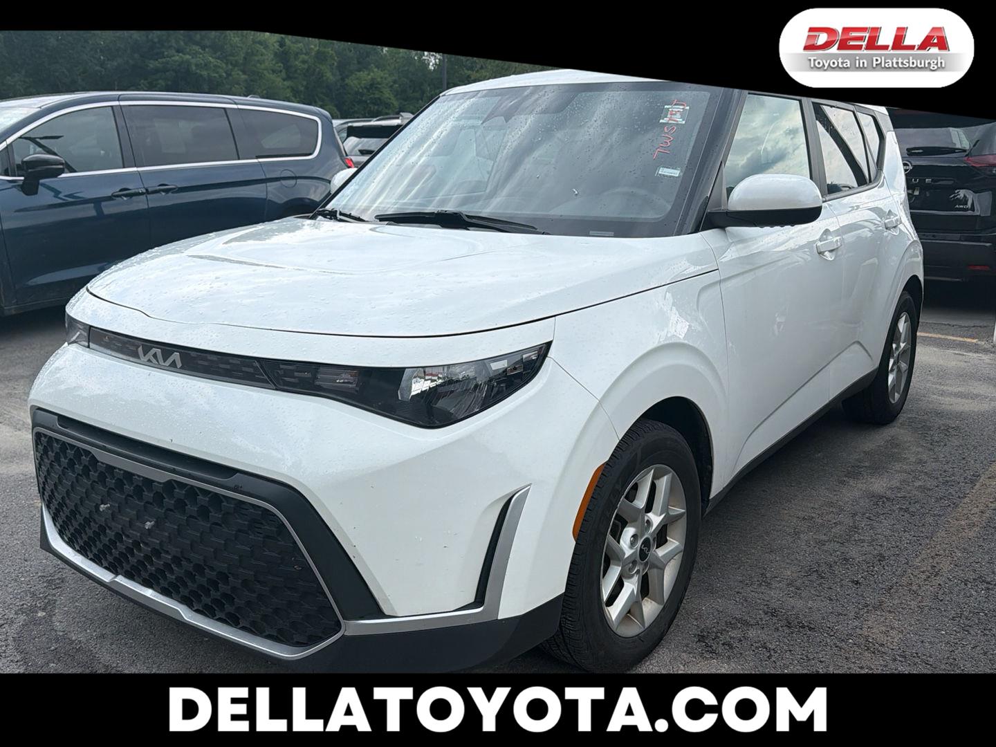 Snow White Pearl 2023 Kia Soul SUV / Crossover Front-Wheel Drive Continuously Variable Transmission