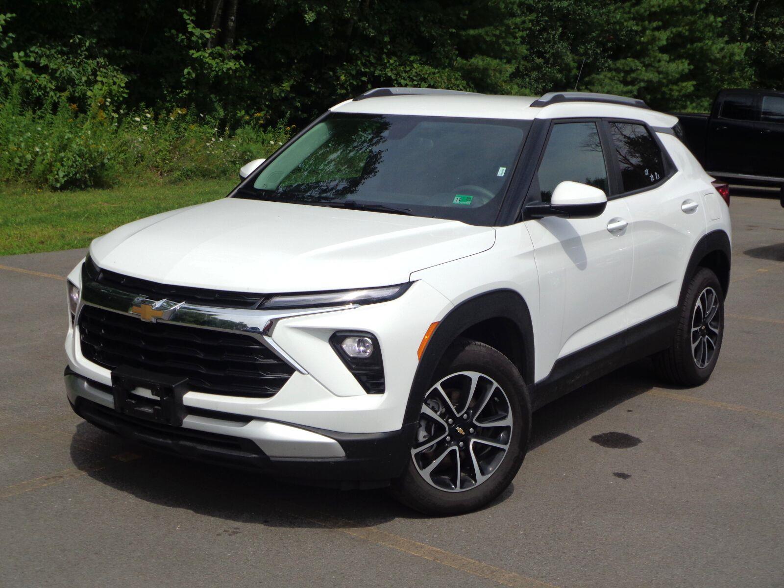 Summit White 2026 Chevrolet Trailblazer SUV / Crossover Four-Wheel Drive 9-Speed Automatic