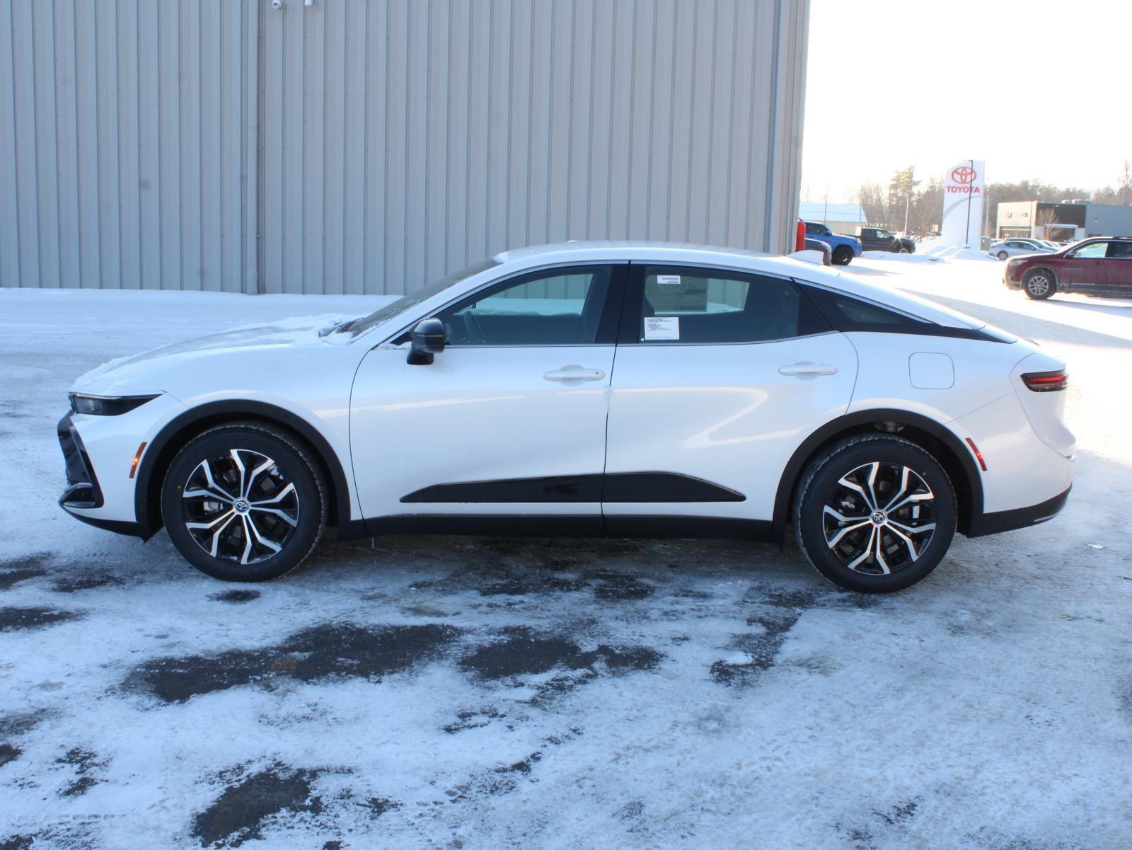 View vehicle photo 5