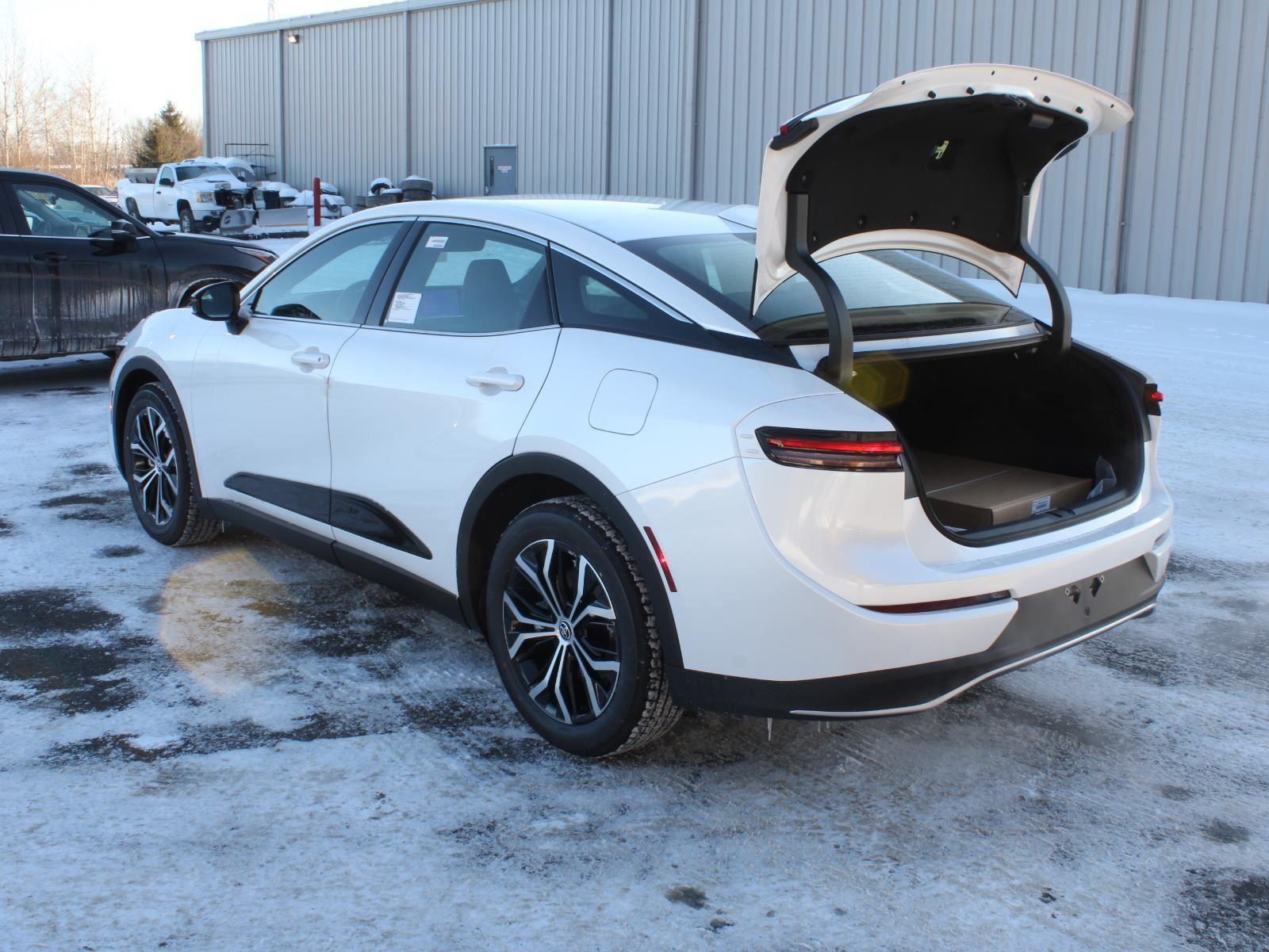 View vehicle photo 7