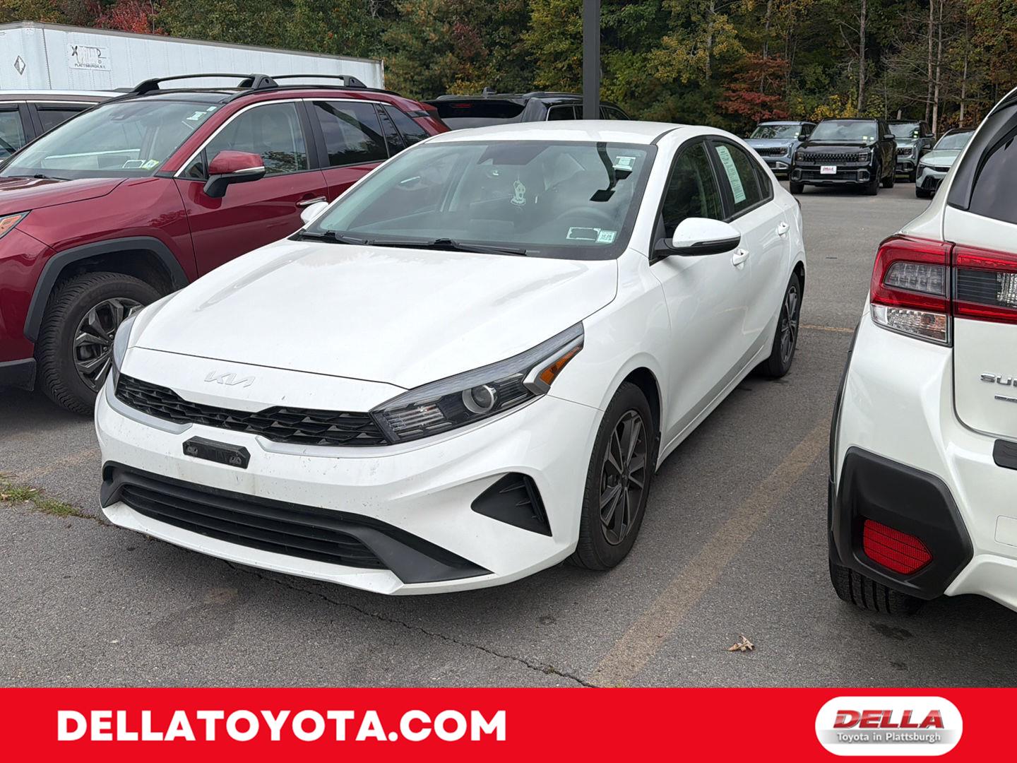 Snow White Pearl 2022 Kia Forte Sedan Front-Wheel Drive Continuously Variable Transmission