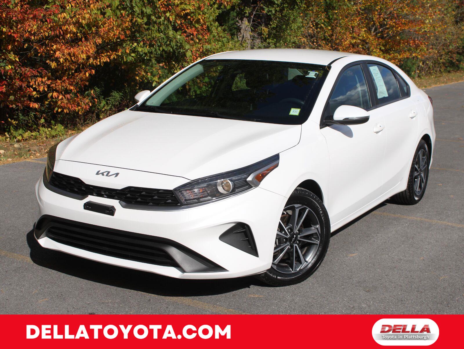 Snow White Pearl 2022 Kia Forte Sedan Front-Wheel Drive Continuously Variable Transmission
