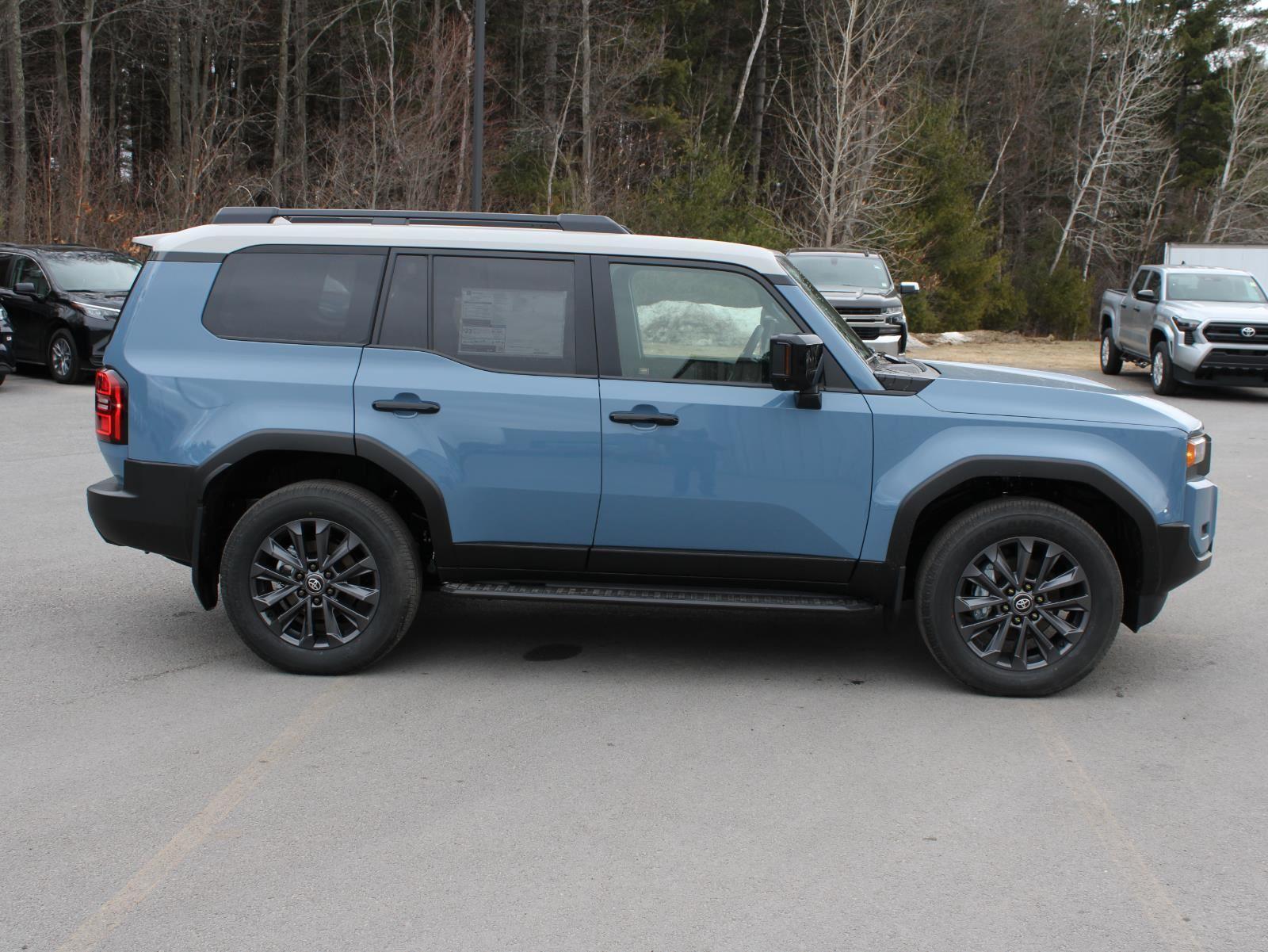 View vehicle photo 4