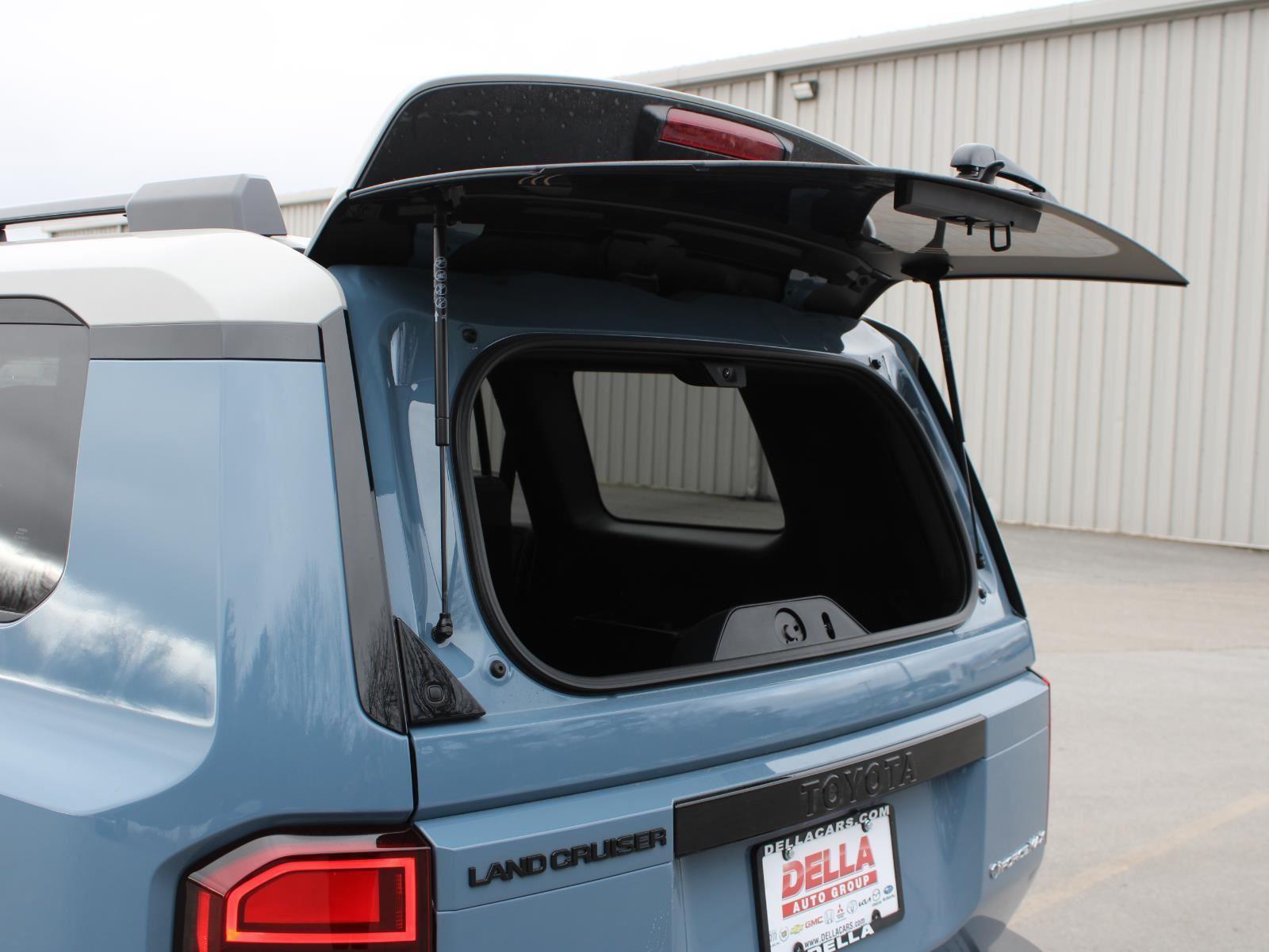 View vehicle photo 7